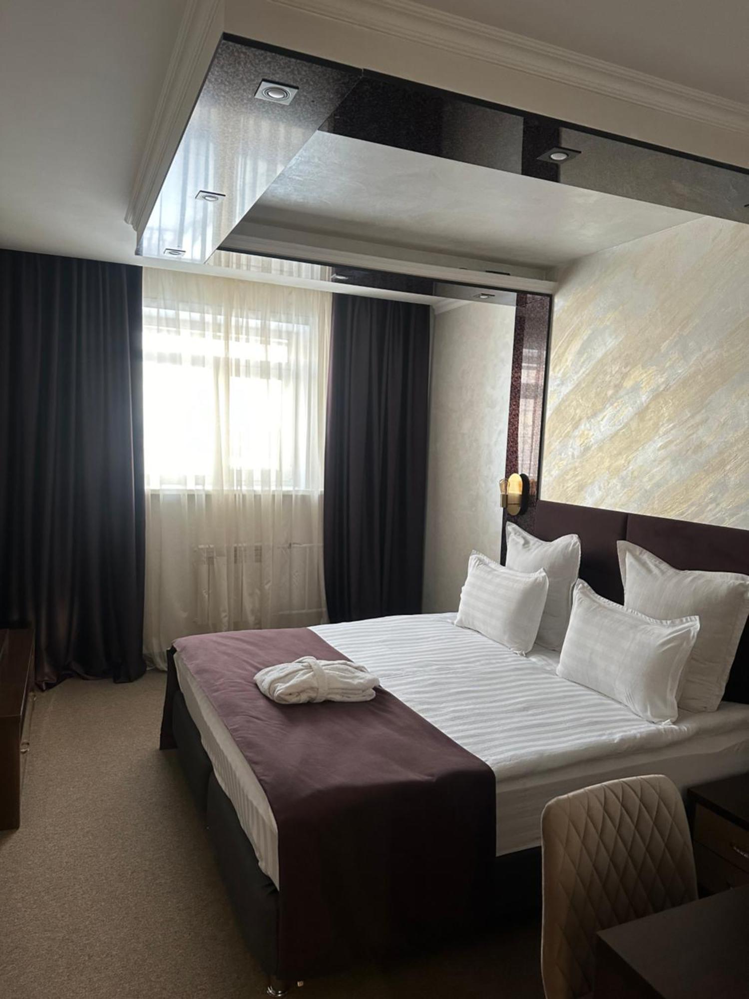 Ustʼ-Kamenogorsk Mereke Hotel מראה חיצוני תמונה