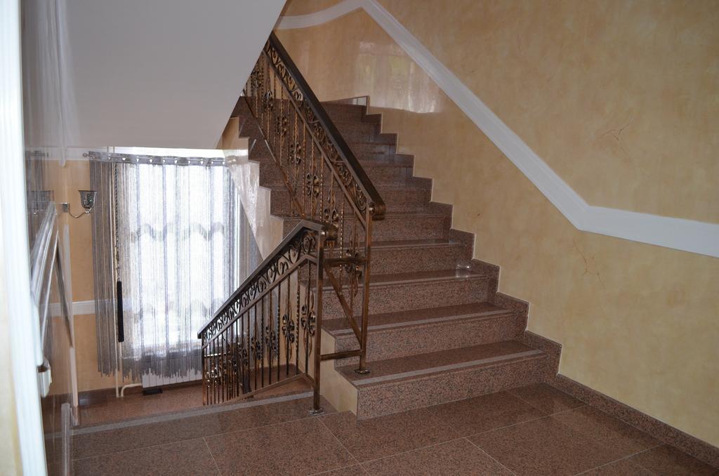 Ustʼ-Kamenogorsk Mereke Hotel מראה חיצוני תמונה