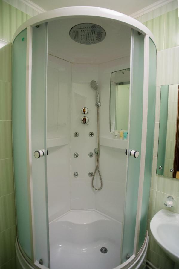Ustʼ-Kamenogorsk Mereke Hotel מראה חיצוני תמונה